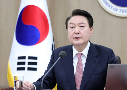 윤석열 대통령이 지난 21일 서울 용산 대통령실 청사에서 열린 국무회의에서 발언하고 있다. 연합뉴스